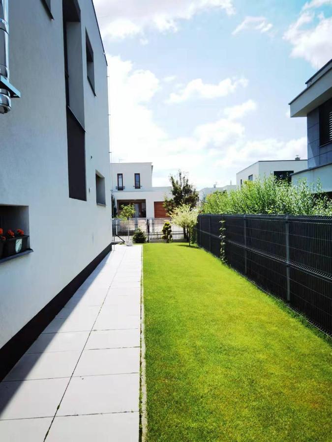 Yipin Villa Prague Luaran gambar